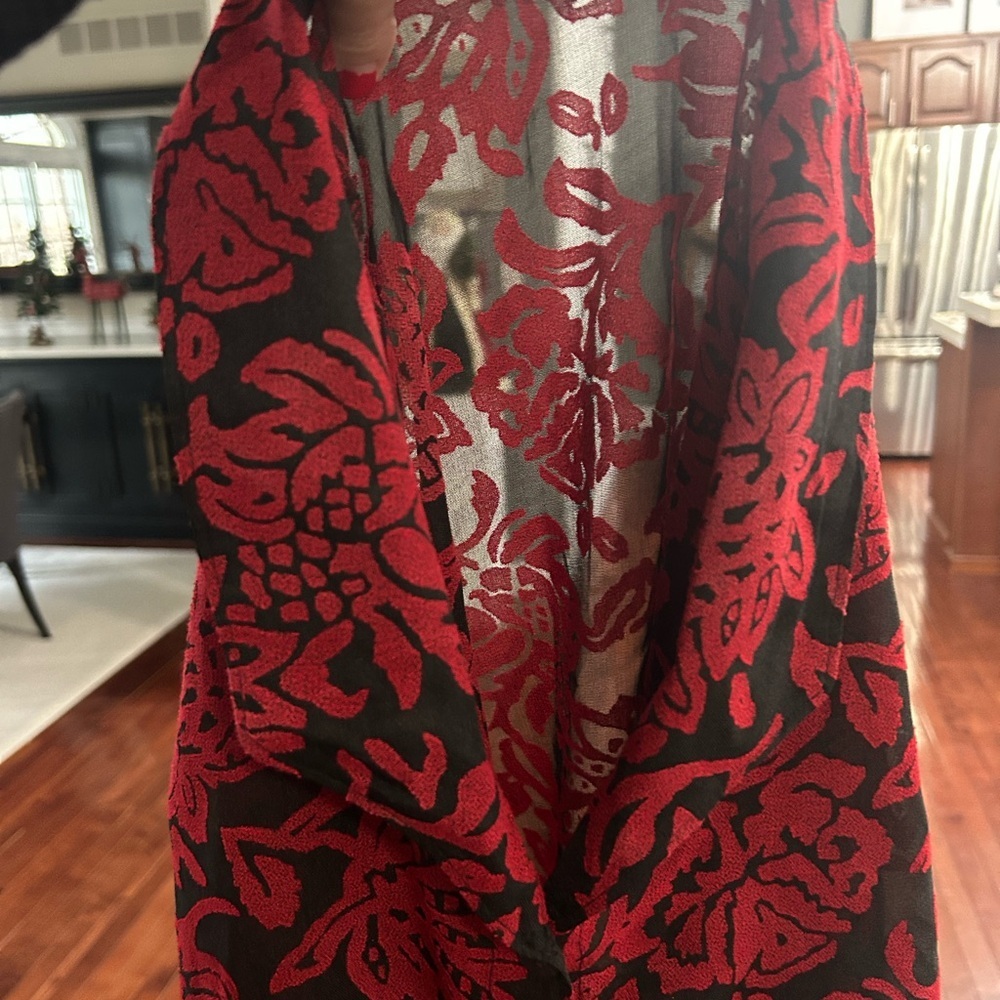 Jaclyn Smith Women’s Black Sheer and Red Floral Appliqué Shirt Blouse Size XL - Picture 8 of 8